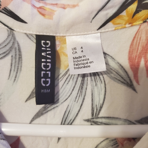 Floral button up tank top - Picture 2 of 3